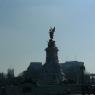 statue2