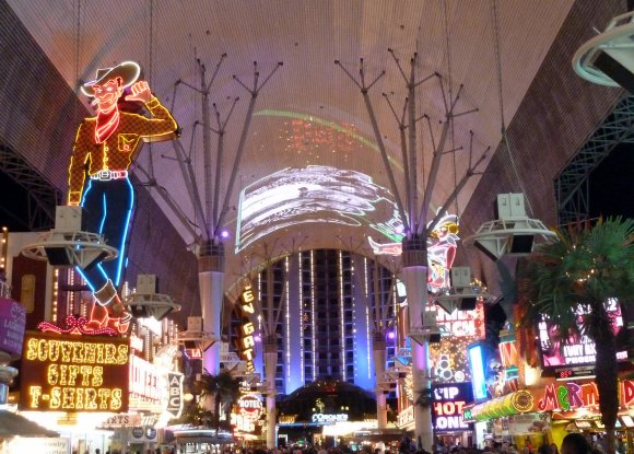 5b1i - 'Vegas Vic' on Fremont Street since 1951